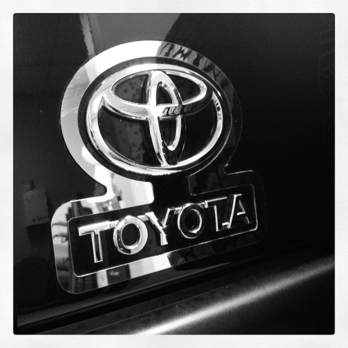 Логотип Тойота фото