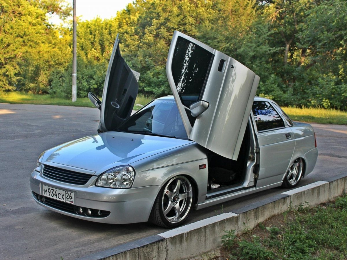 Тюнингованная Лада Приора хэтчбек