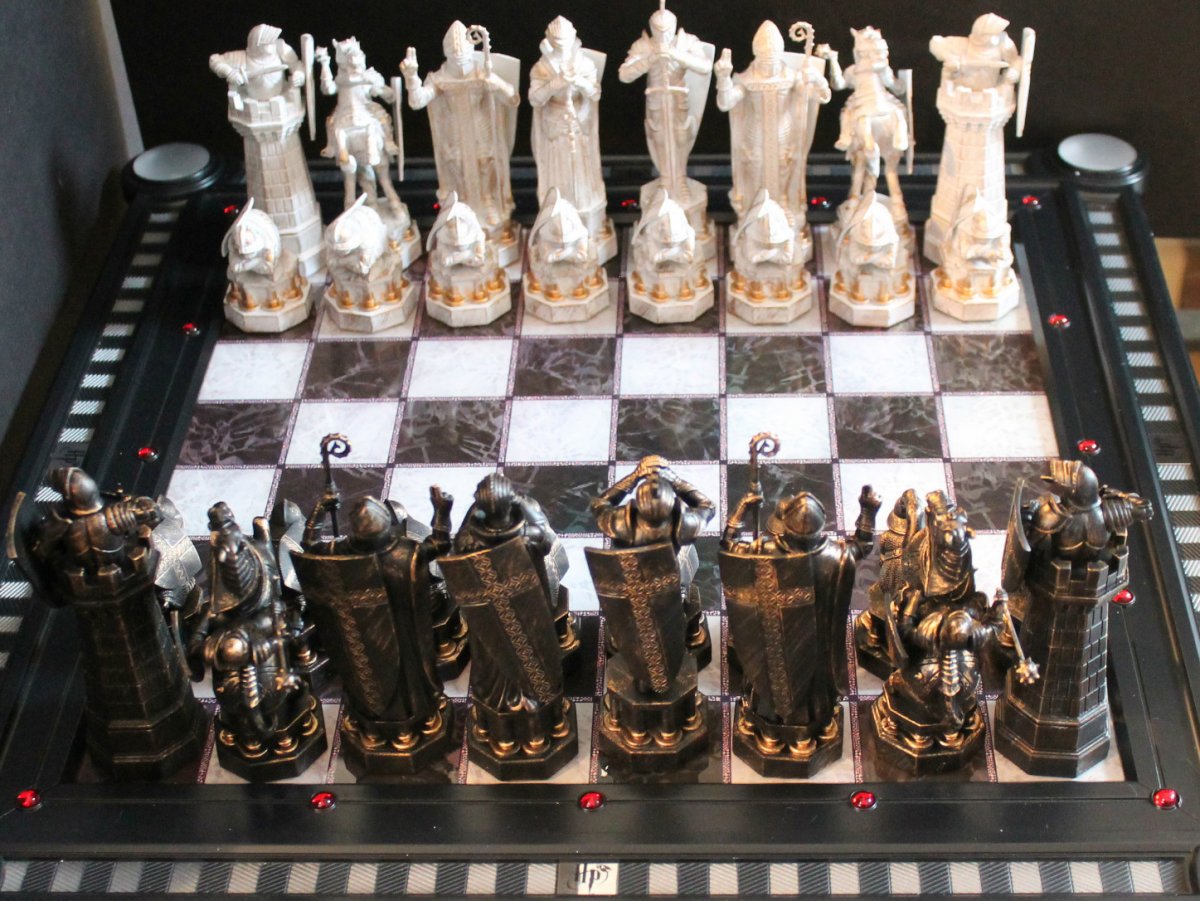 Старинные шахматные фигуры