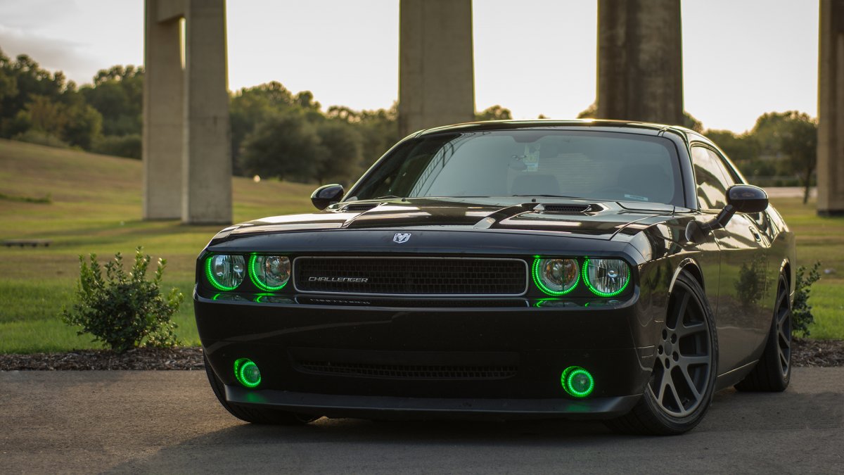 Dodge Challenger srt8 392