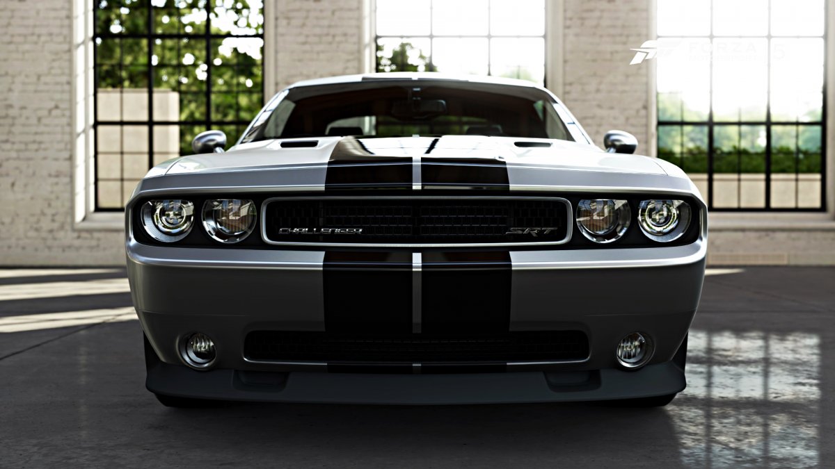 Dodge Challenger srt8 392