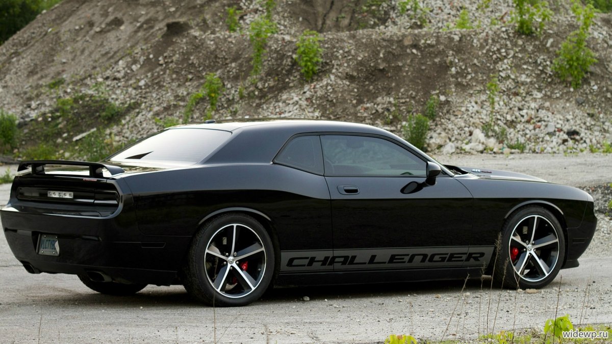 Додж Челленджер srt8