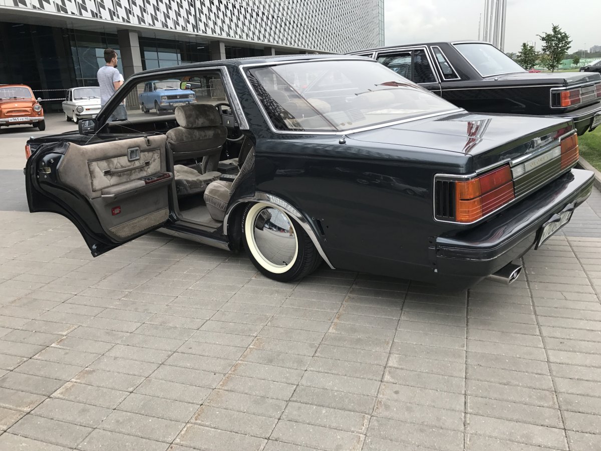 Nissan Gloria 83