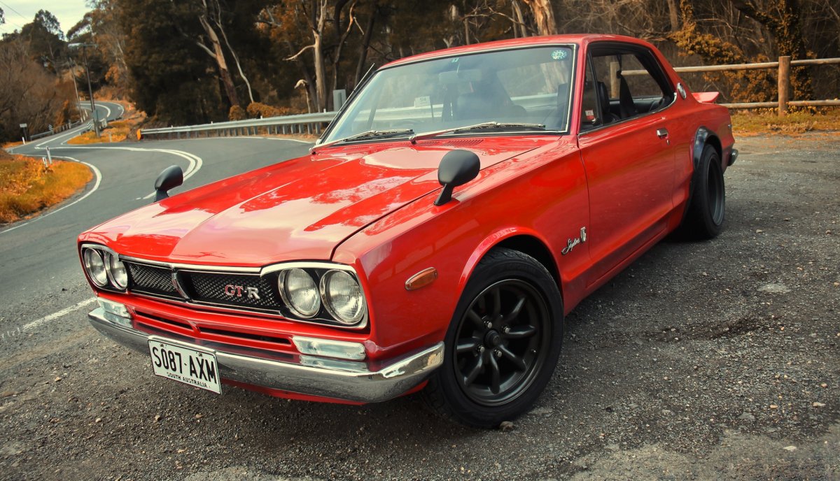 Nissan Skyline 2000 Red