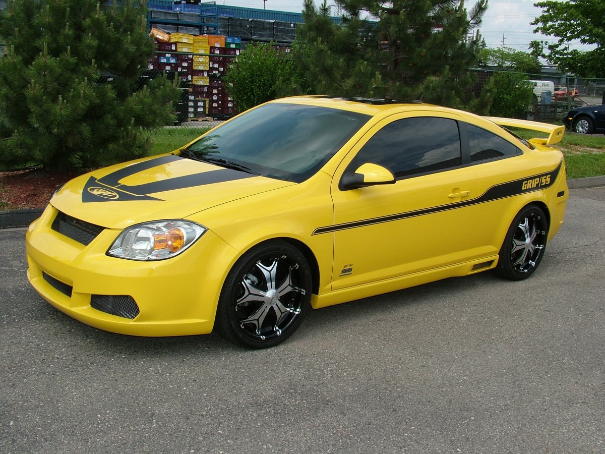 Chevrolet Cobalt SS желтый
