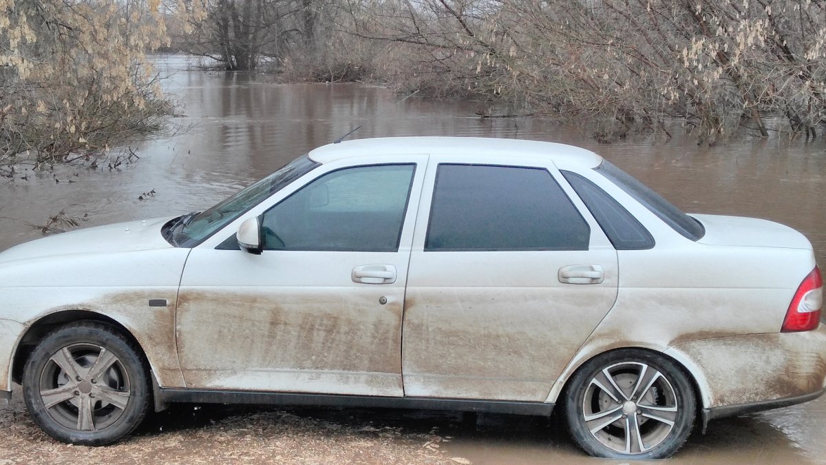 Лада Приора Старая ржавая