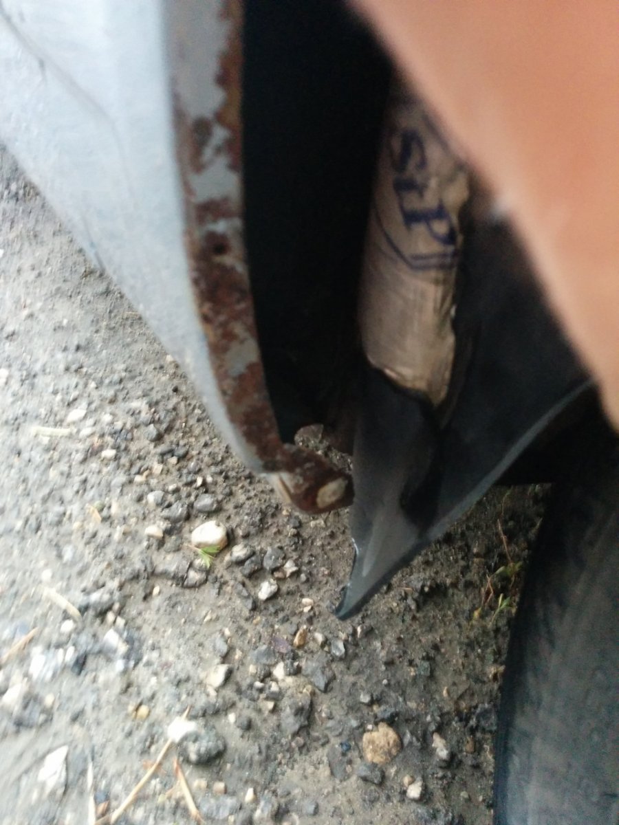 Лада Приора хэтчбек битая