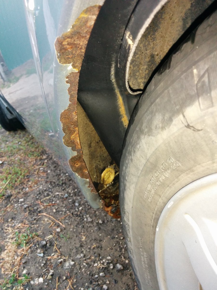 Битая Лада Приора 2