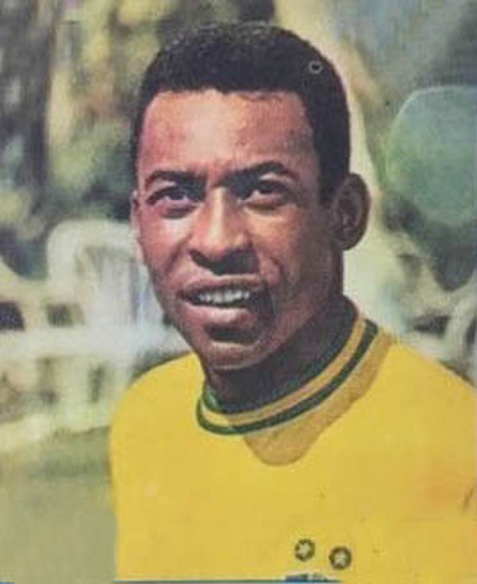 944 Жаирзиньо (1944), бразильский футболист, чемпион мира