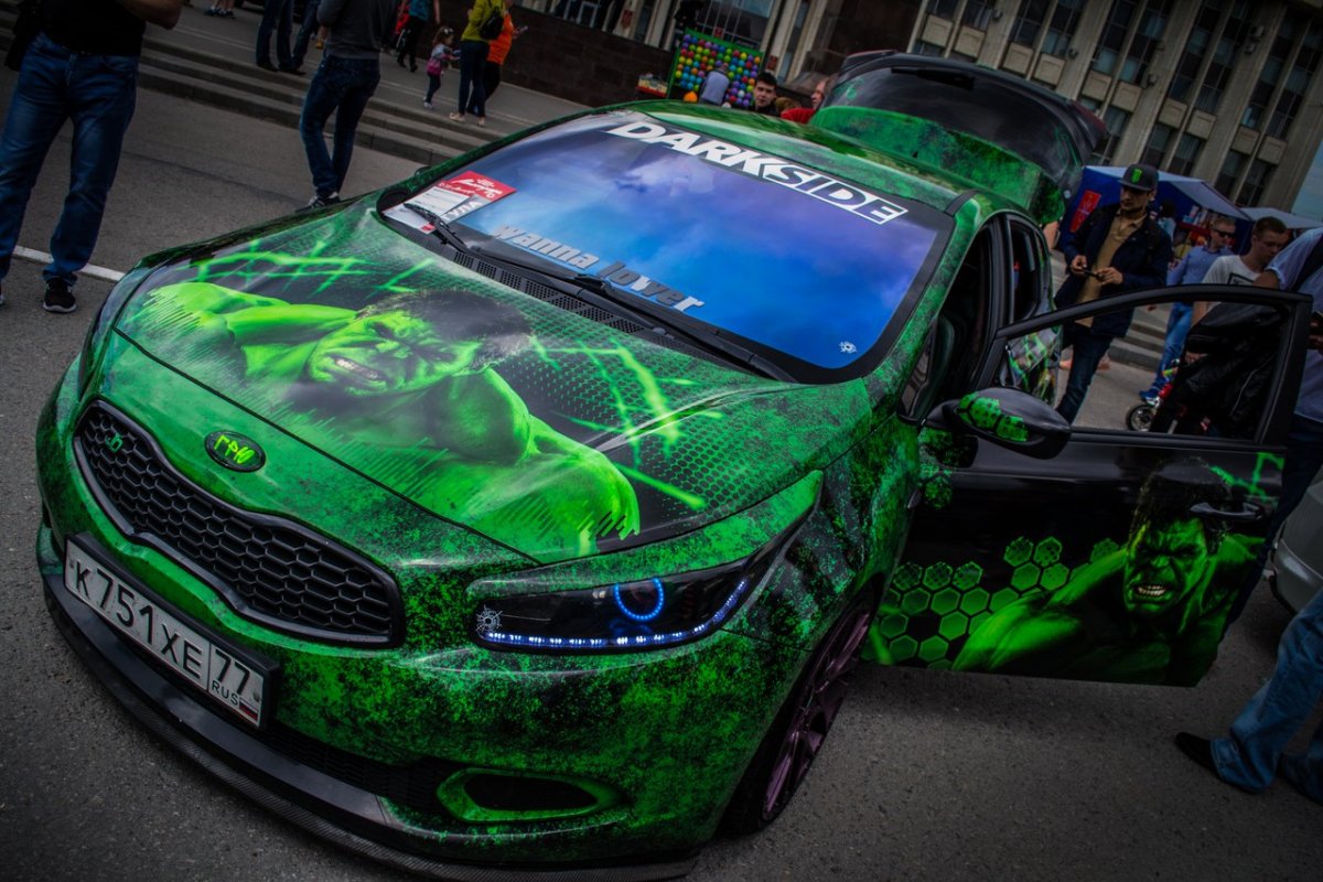 Красивые машины с выдвижными фарами