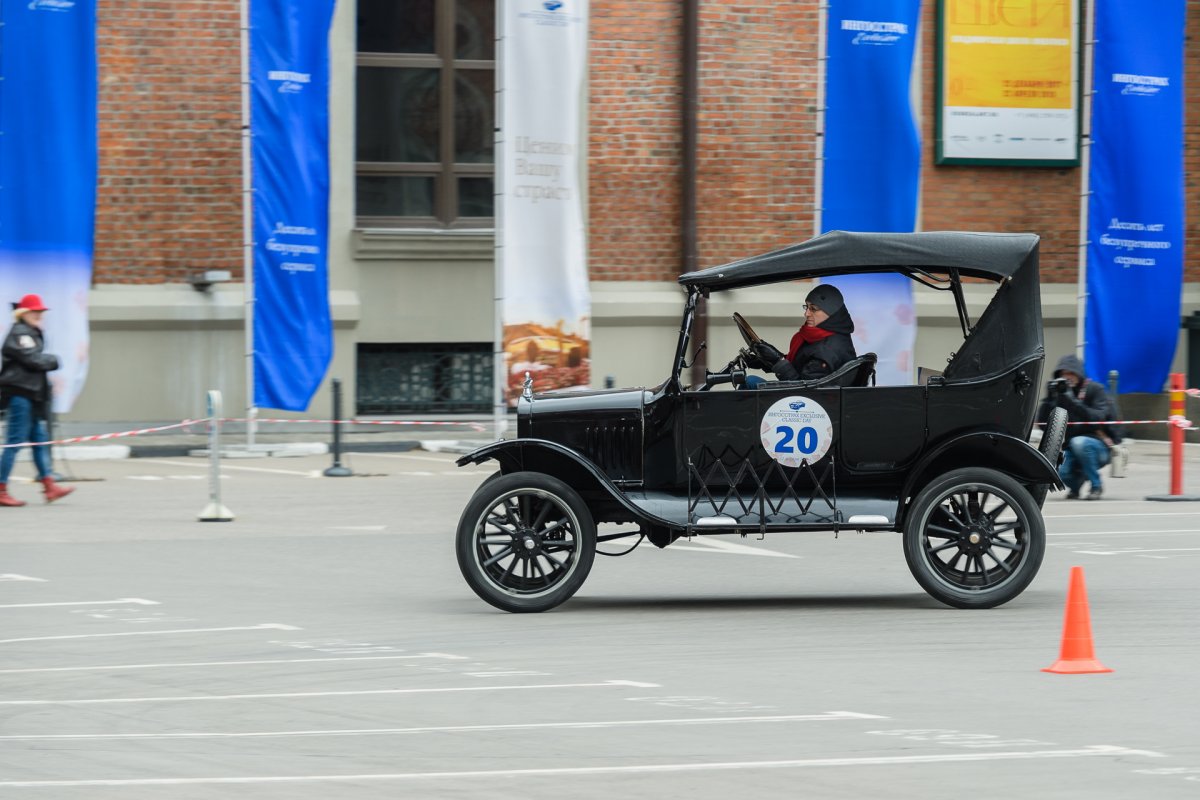 Выставка раритетных автомобилей