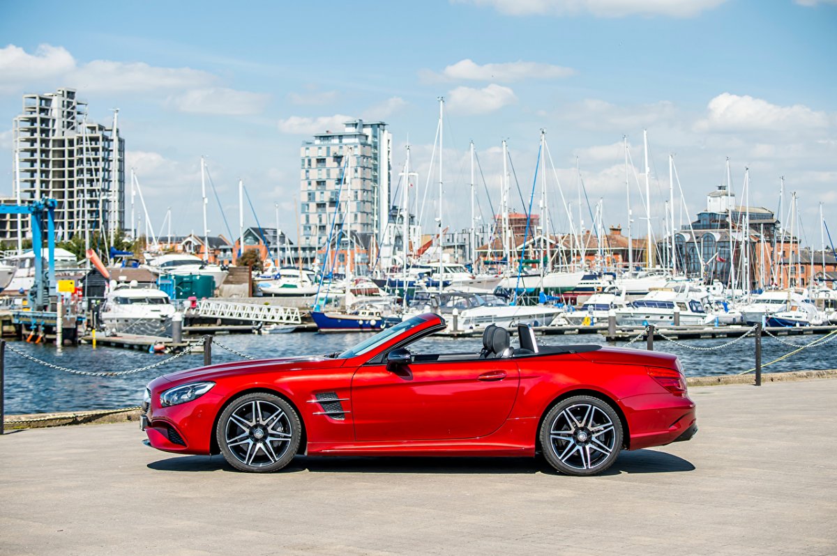 Mercedes Benz SL 2015 красный