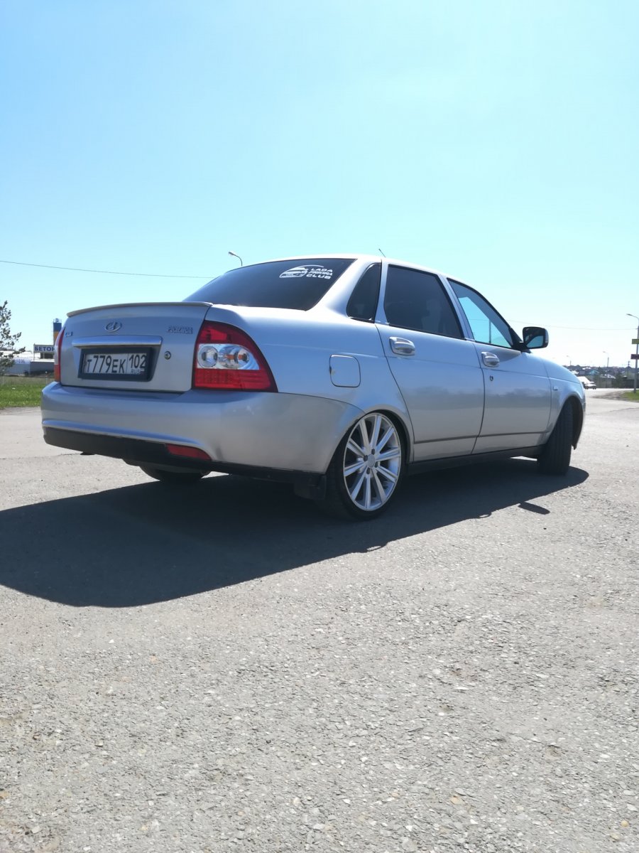 Приора седан на камриках r16