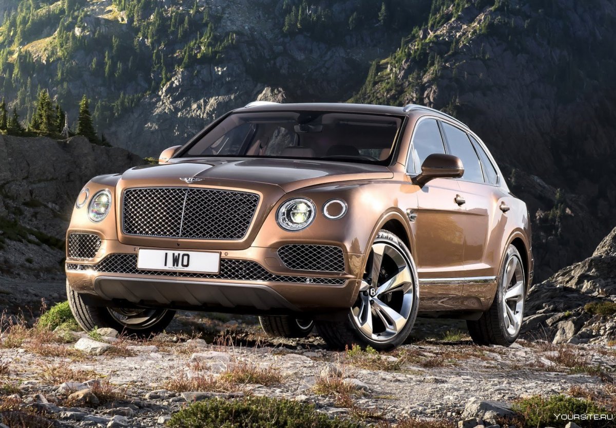 Bentley Bentayga 2021 оранжевый