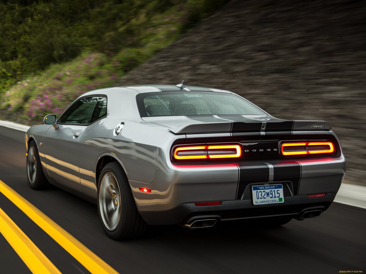 Dodge Challenger srt 392
