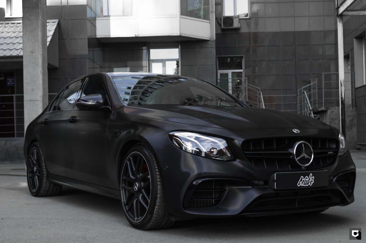 Мерседес Бенц черный матовый