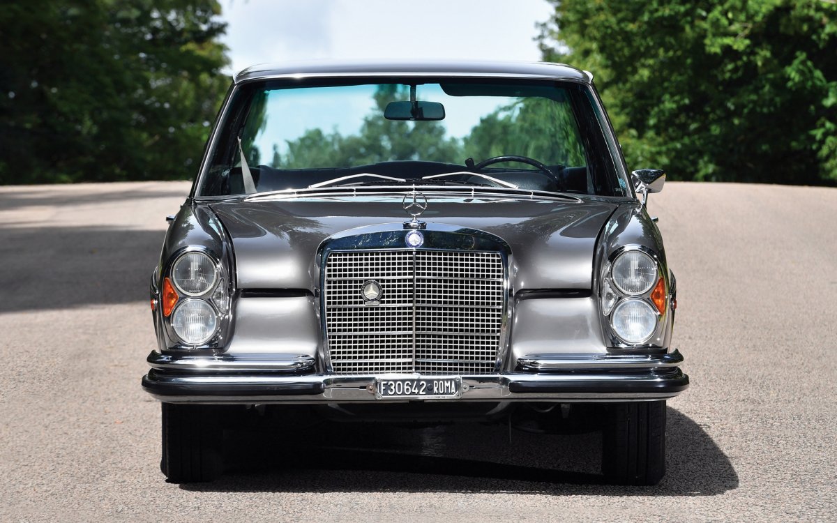 Mercedes Benz w109 300 sel