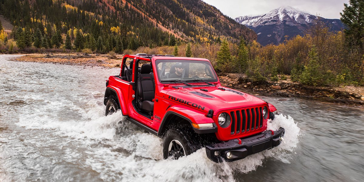 Jeep Wrangler Sahara красный