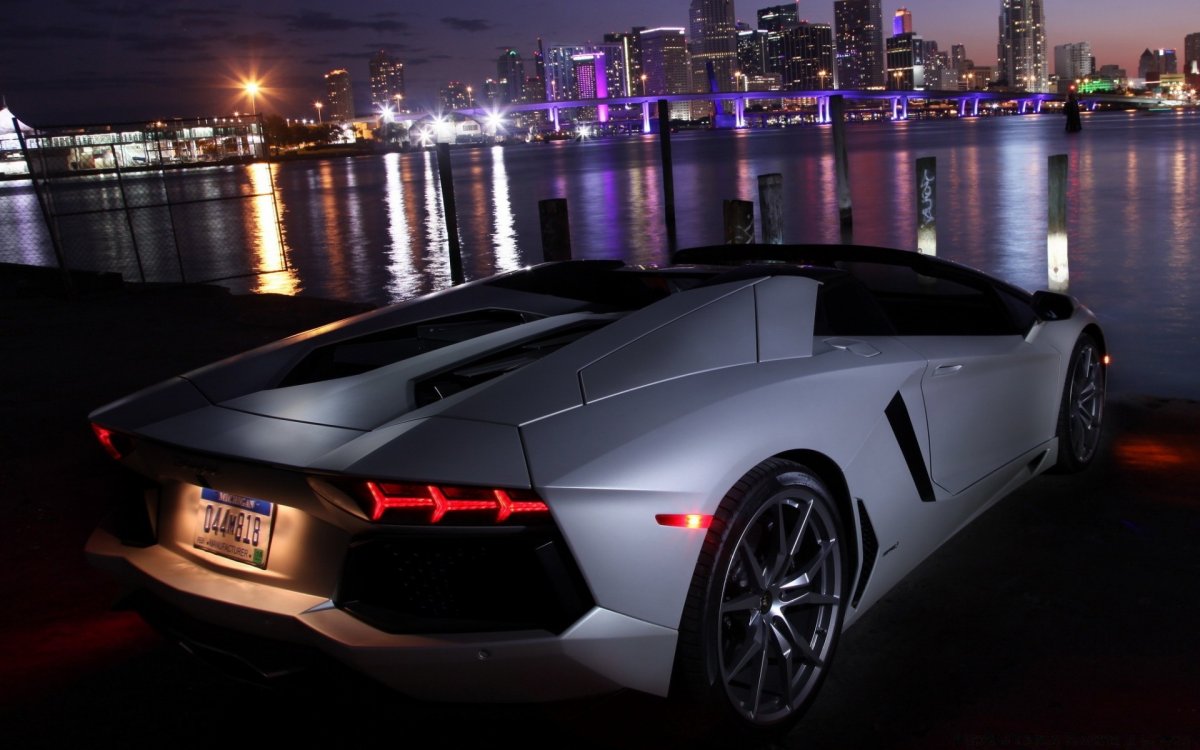 Ламборджини авентадор 2000