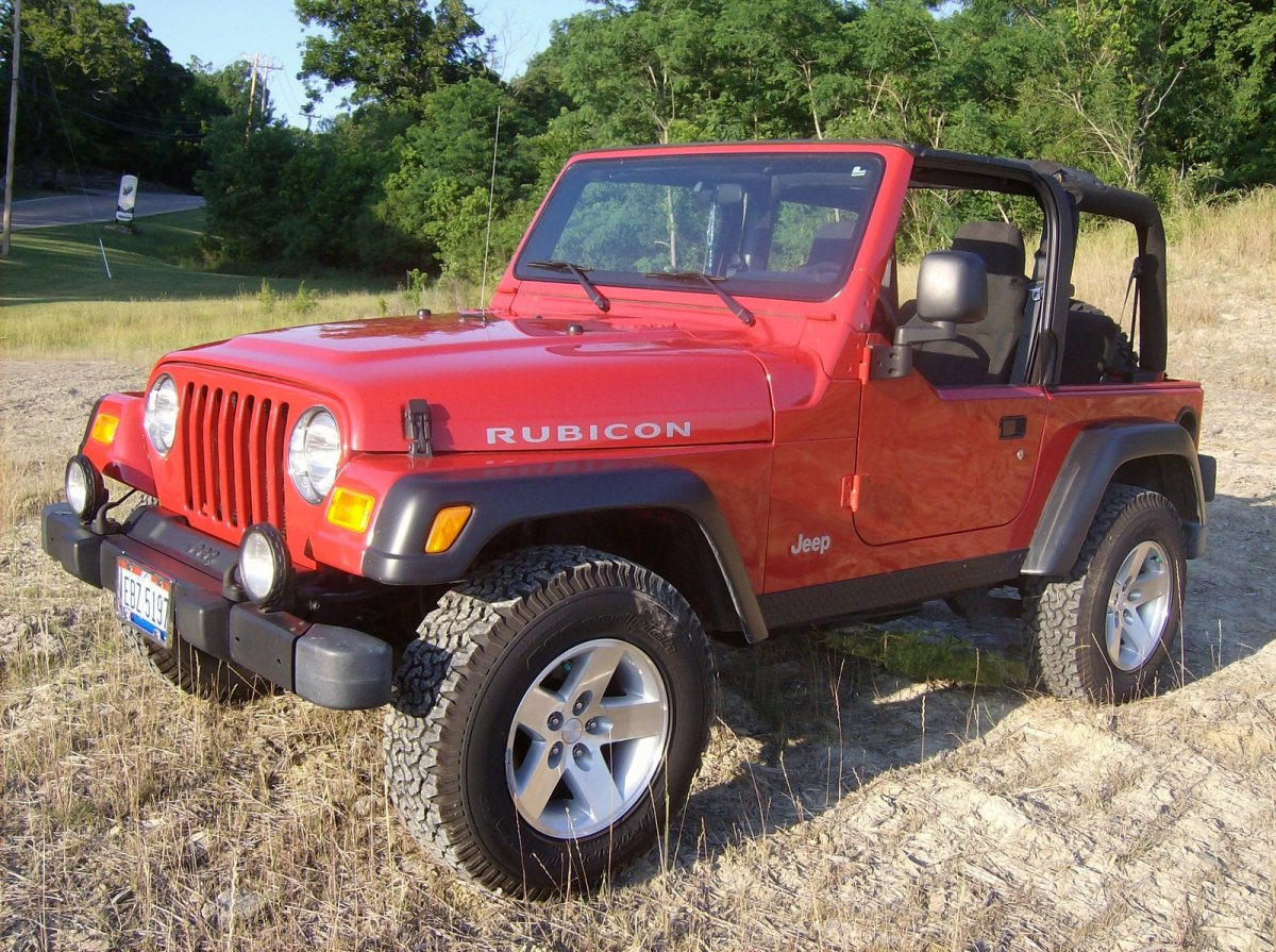 Jeep Wrangler Rubicon красный