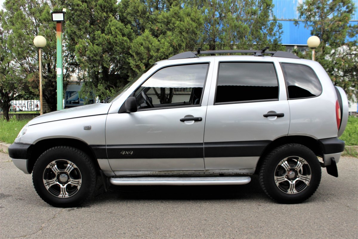 21230 Chevrolet Niva серебряный