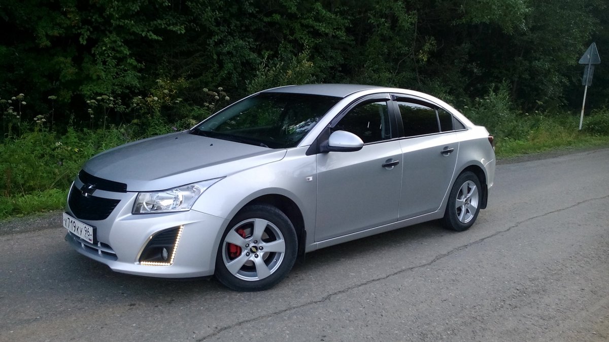 Chevrolet Cruze хэтчбек серебристый