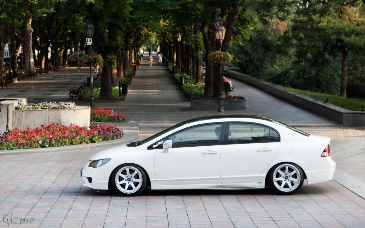 Honda Civic 4d белая