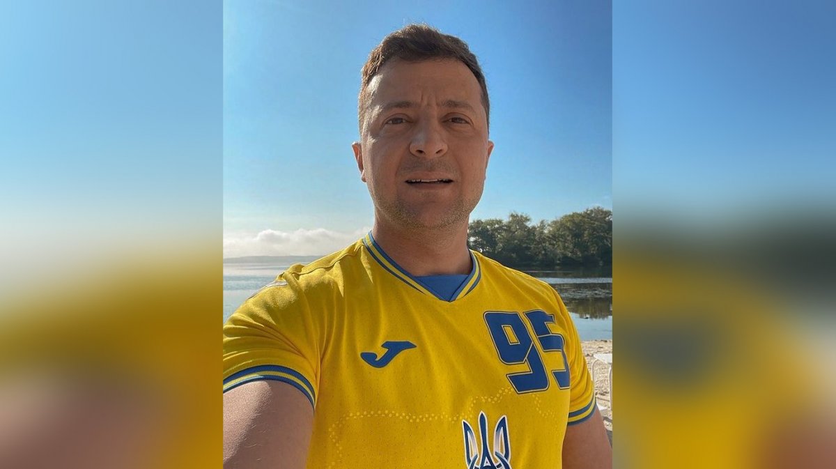 Зеленский форма сборной Украины