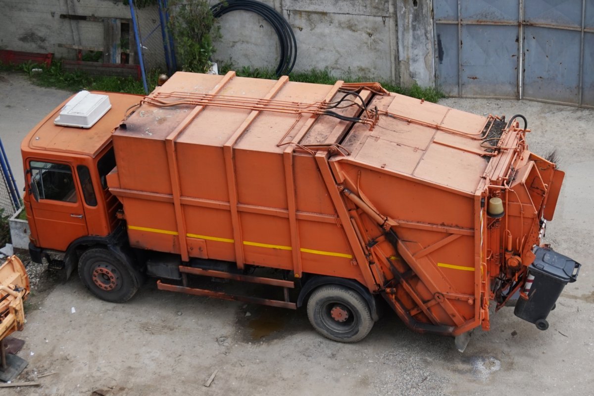 КАМАЗ 53605 мусоровоз с задней загрузкой