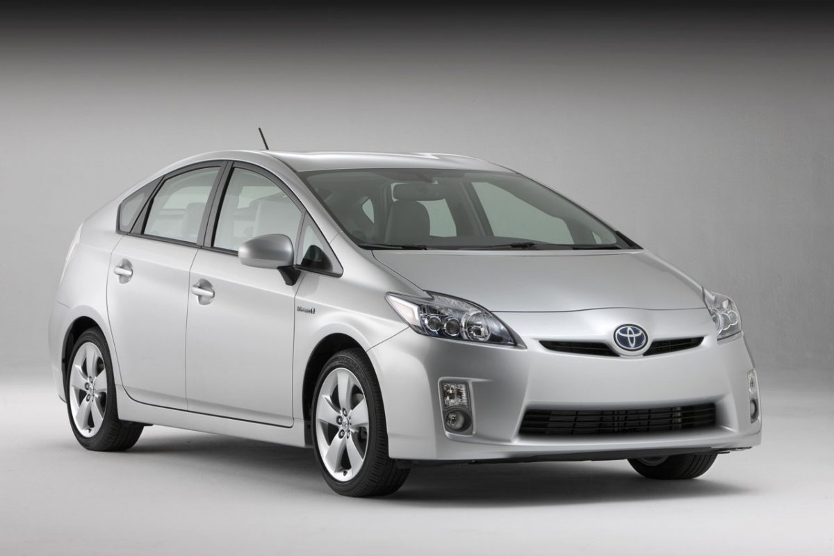 Toyota Prius v 2012