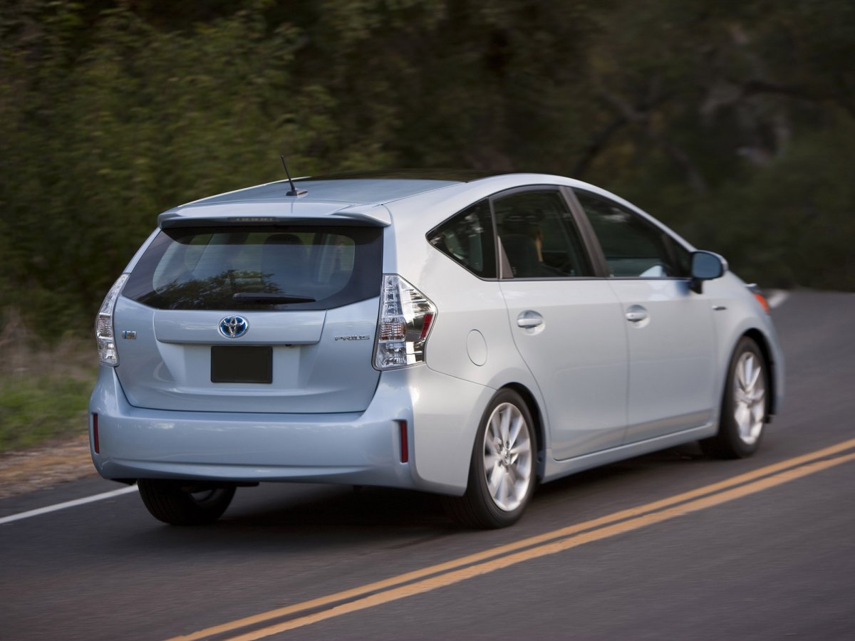 Toyota Prius v