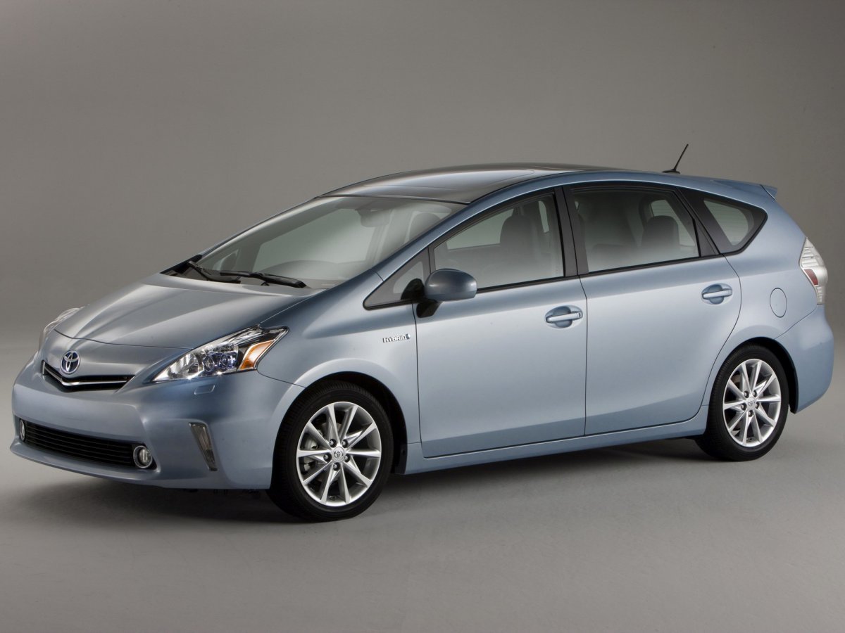 Toyota Prius v 2012