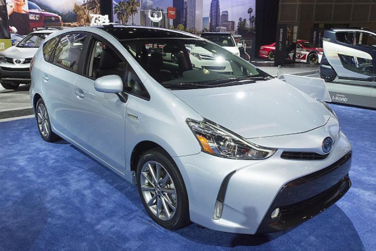 Toyota Prius v