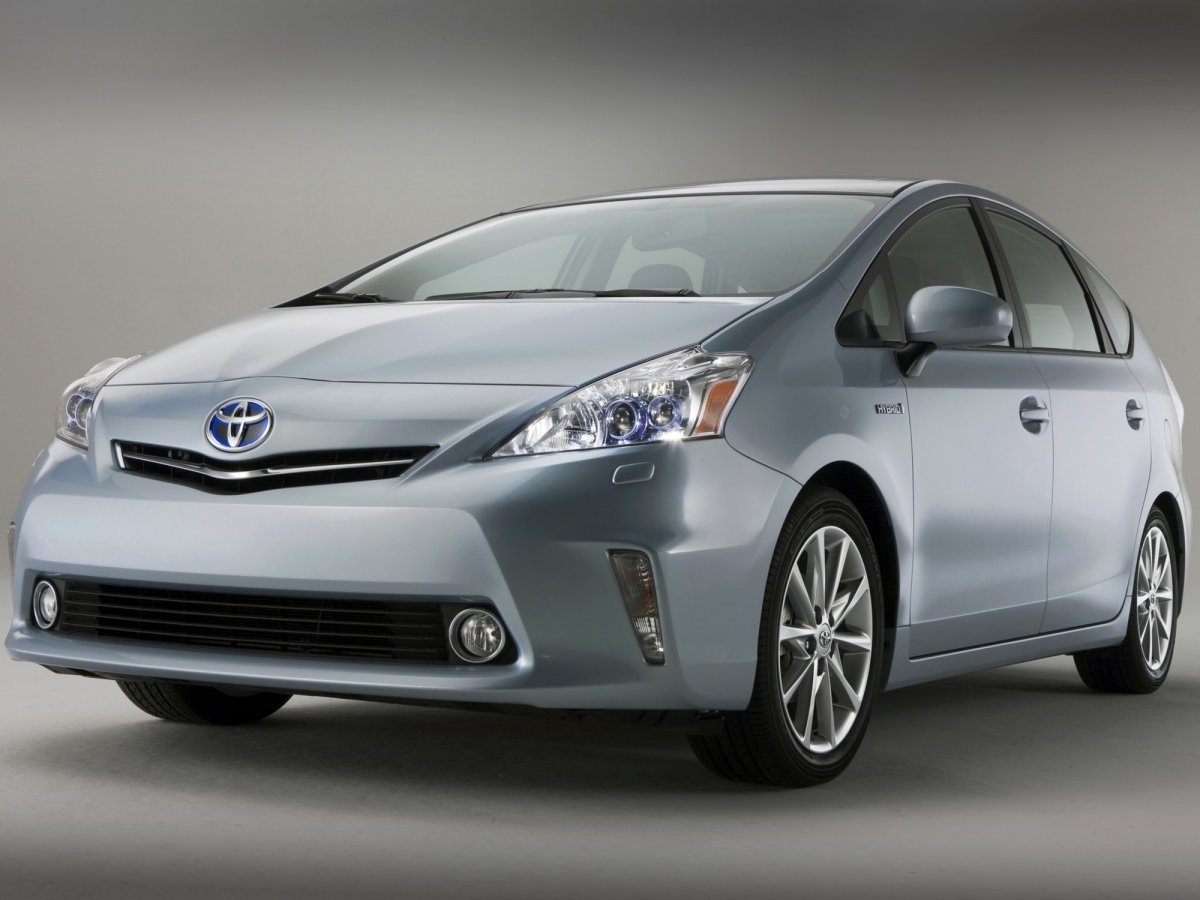 Toyota Prius 2012 универсал