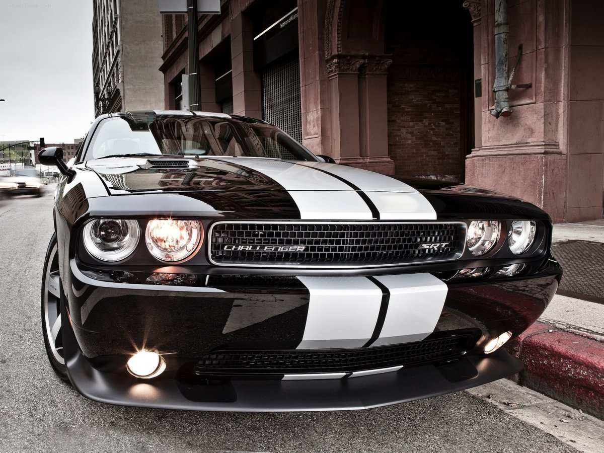 Dodge Challenger srt8 392