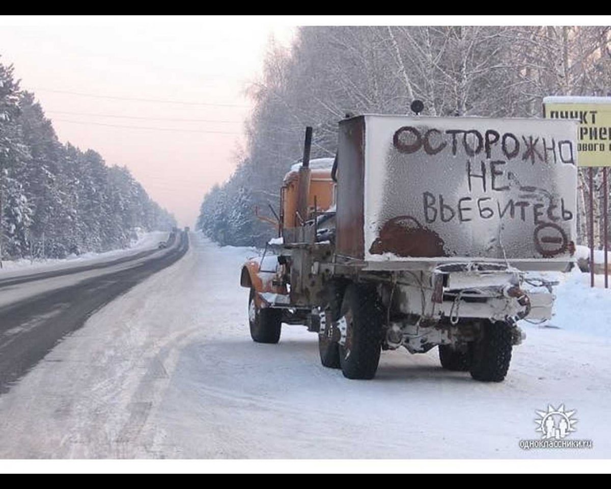 Девушка на заправке