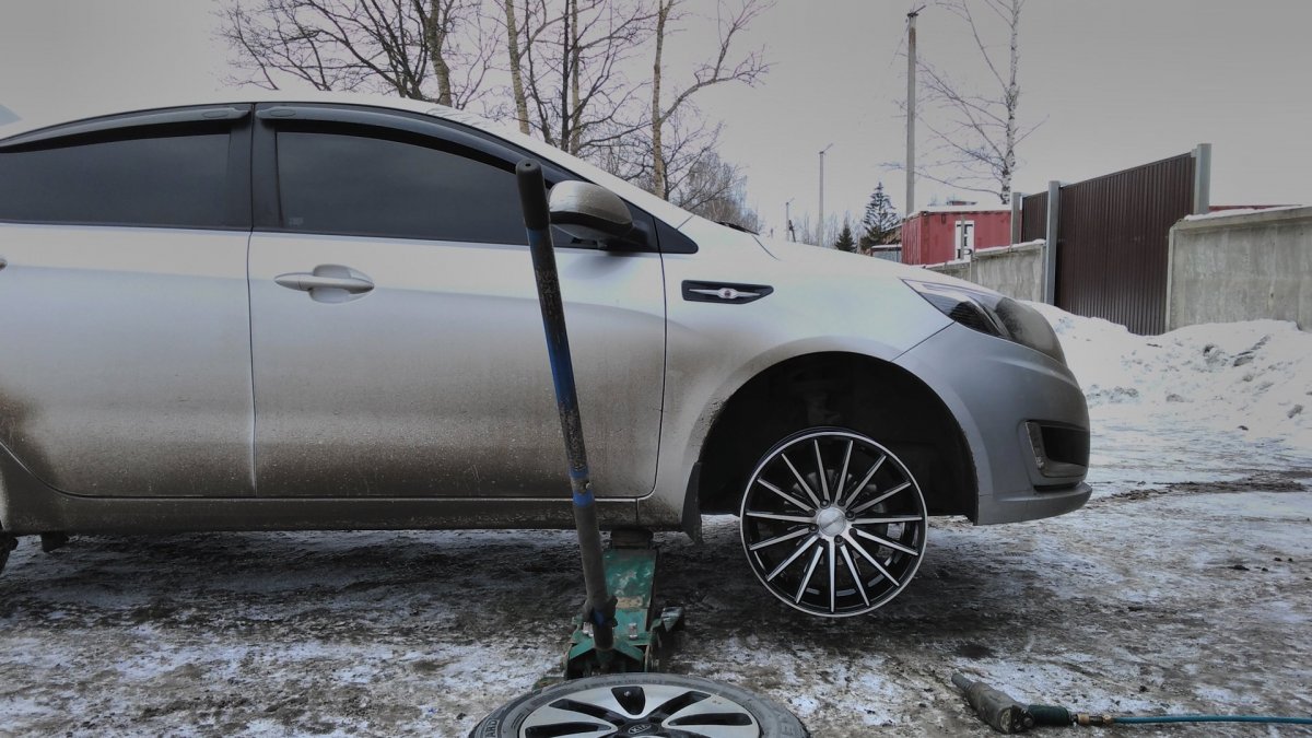 Advan AVS model 7 на Lada Vesta