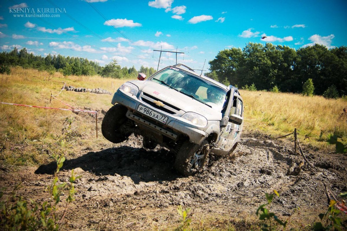 Chevrolet Niva off Road белая