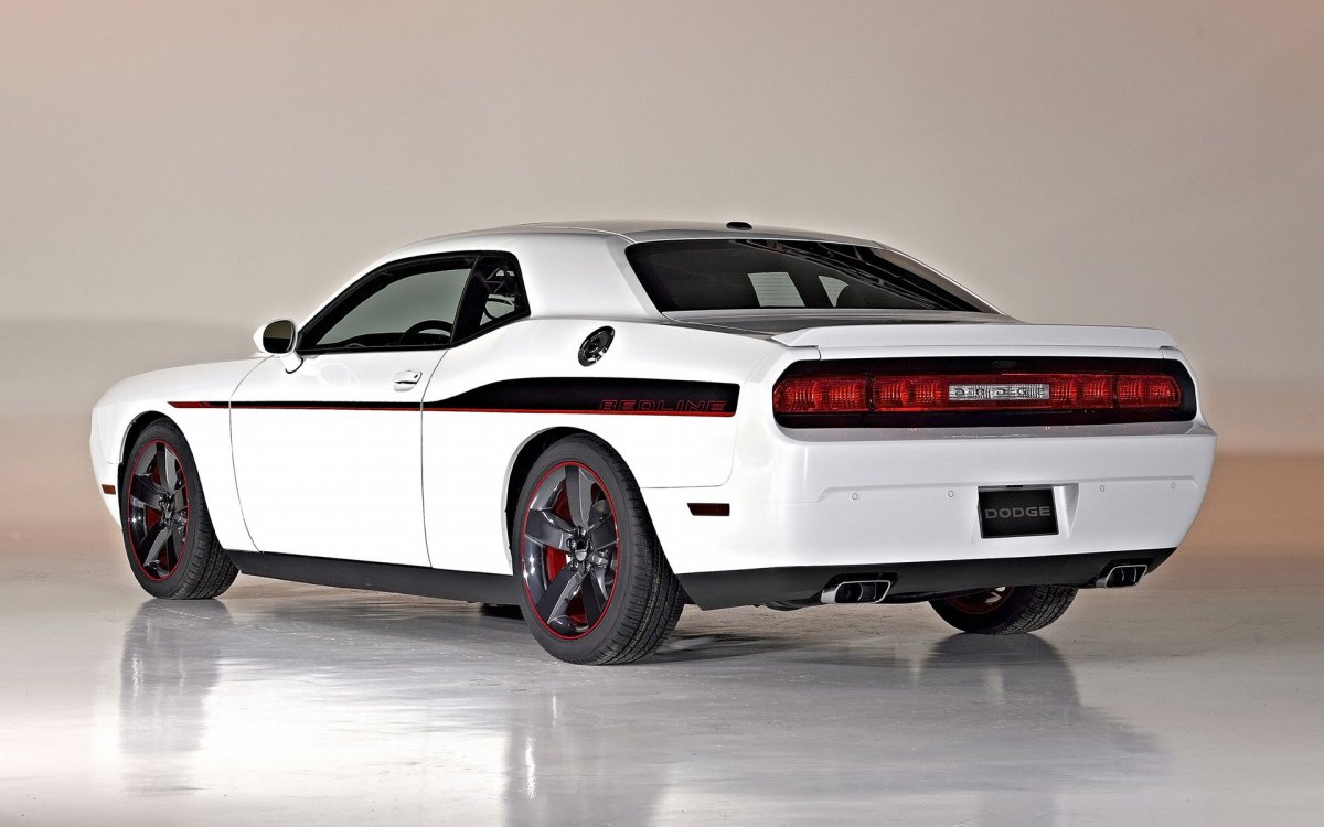 Dodge Challenger черный