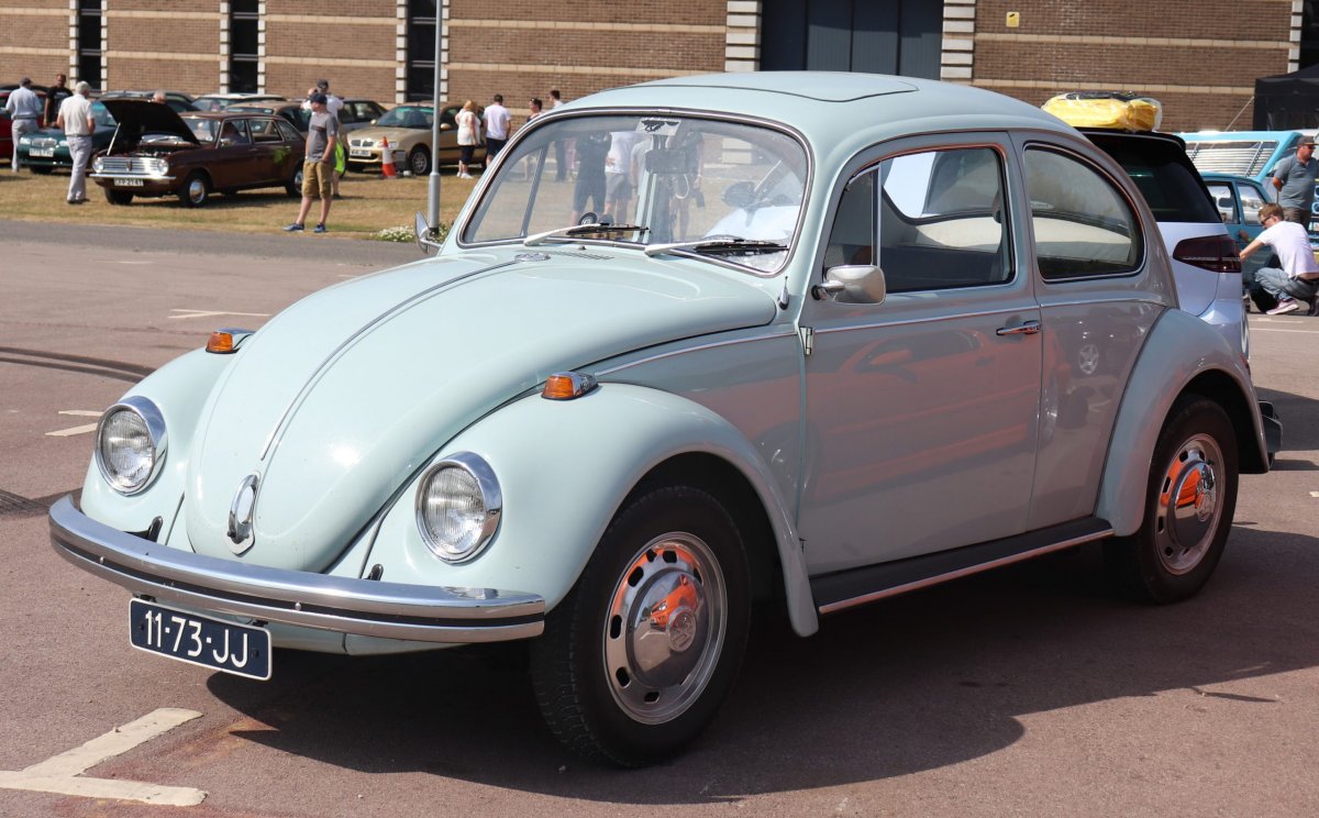 Четырёхдверный VW Kafer