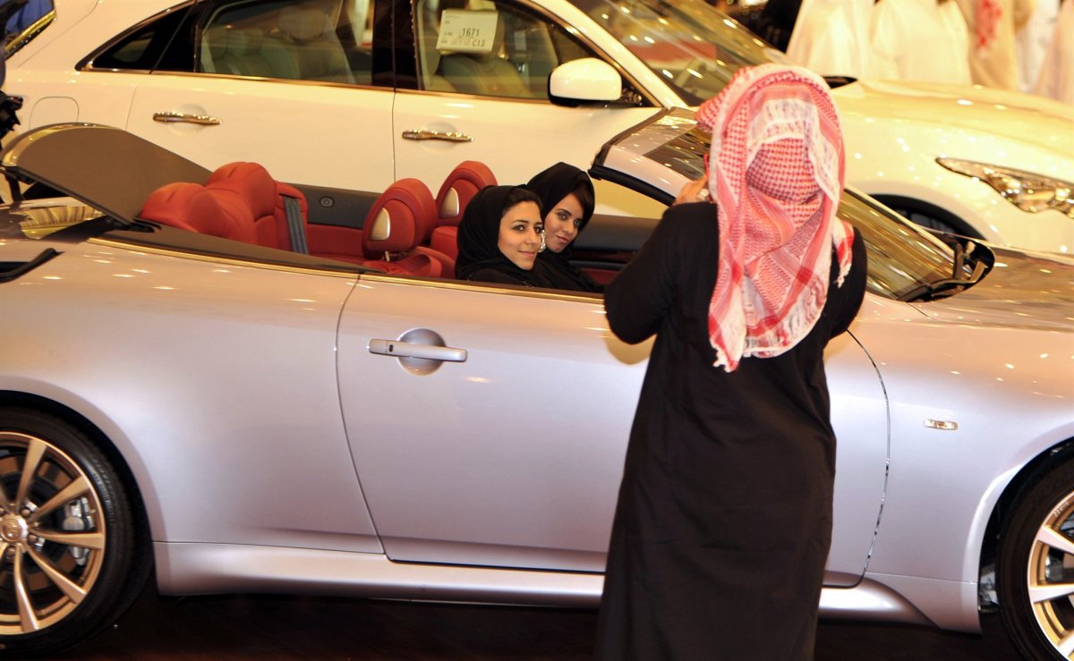 Женщина мусульманский машина