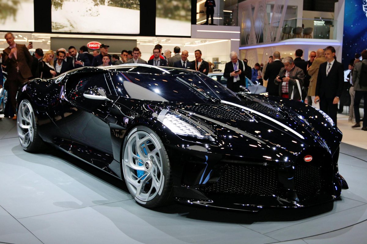 Бугатти la voiture noire 2021