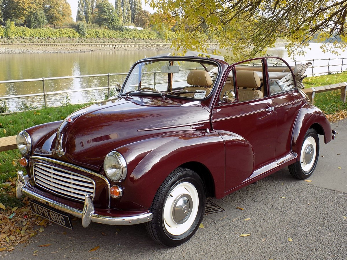 Автомобиль Morris черный белый