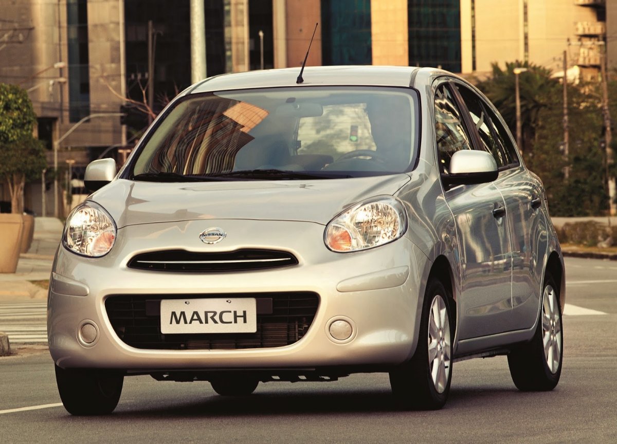 Nissan March k12 2002 год.