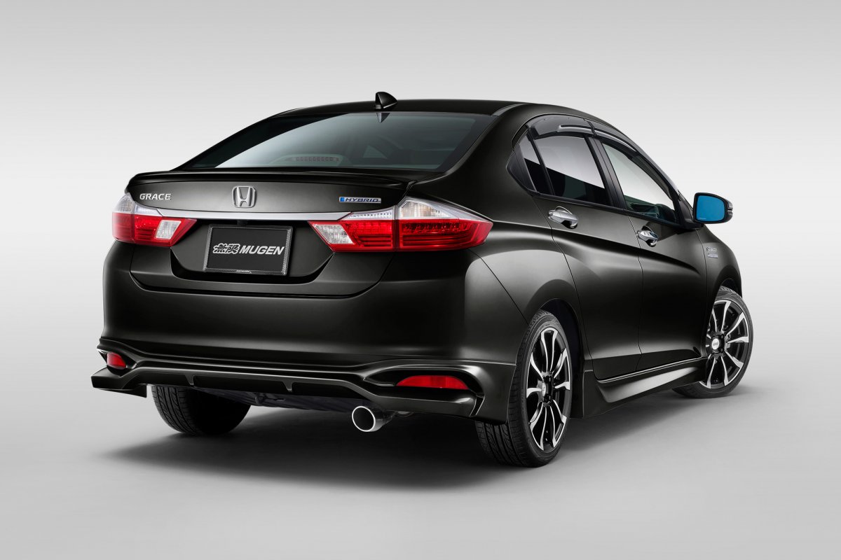 Honda Grace Hybrid 2015