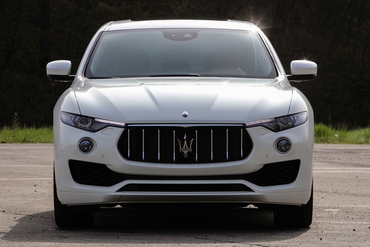 Maserati Levante красный салон