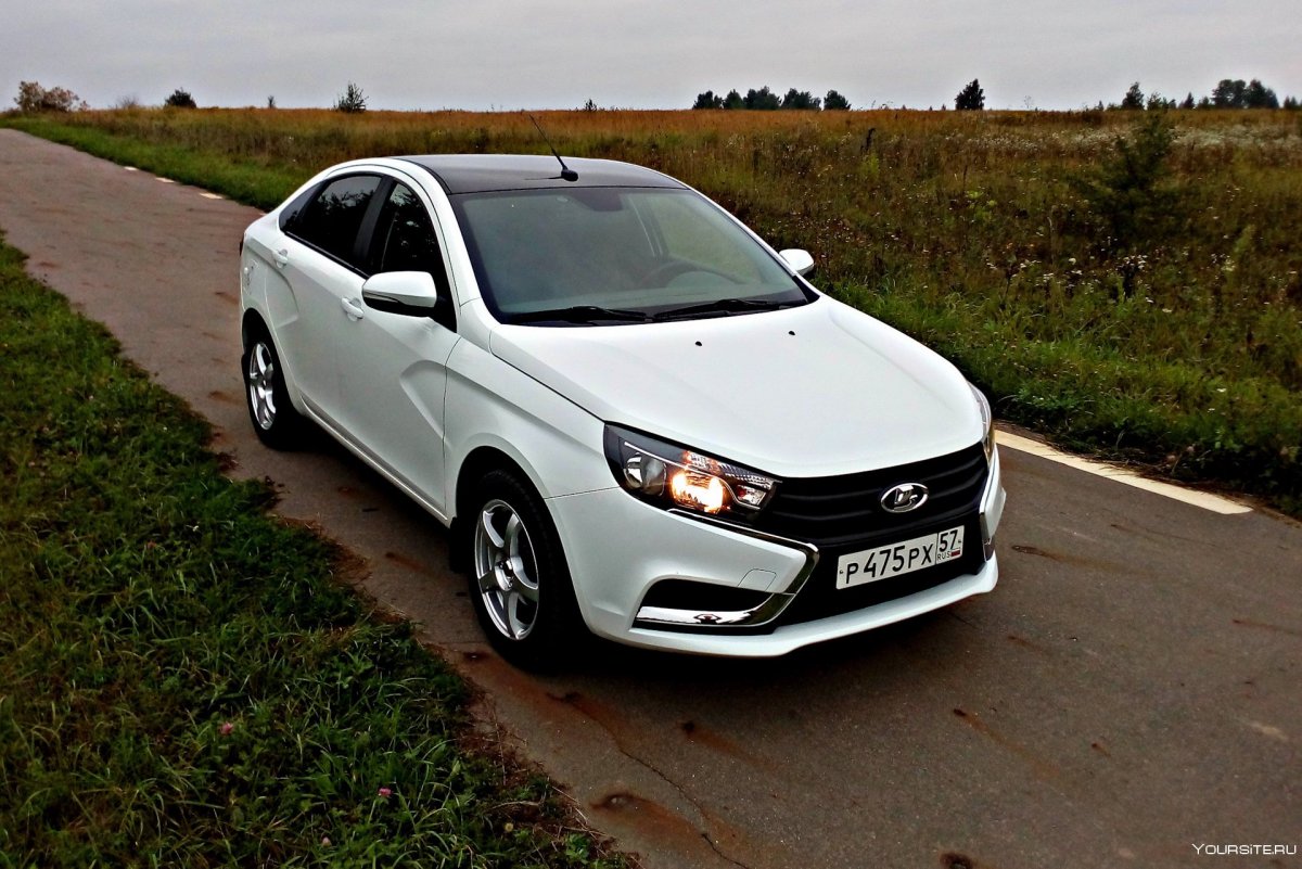Lada Vesta белая