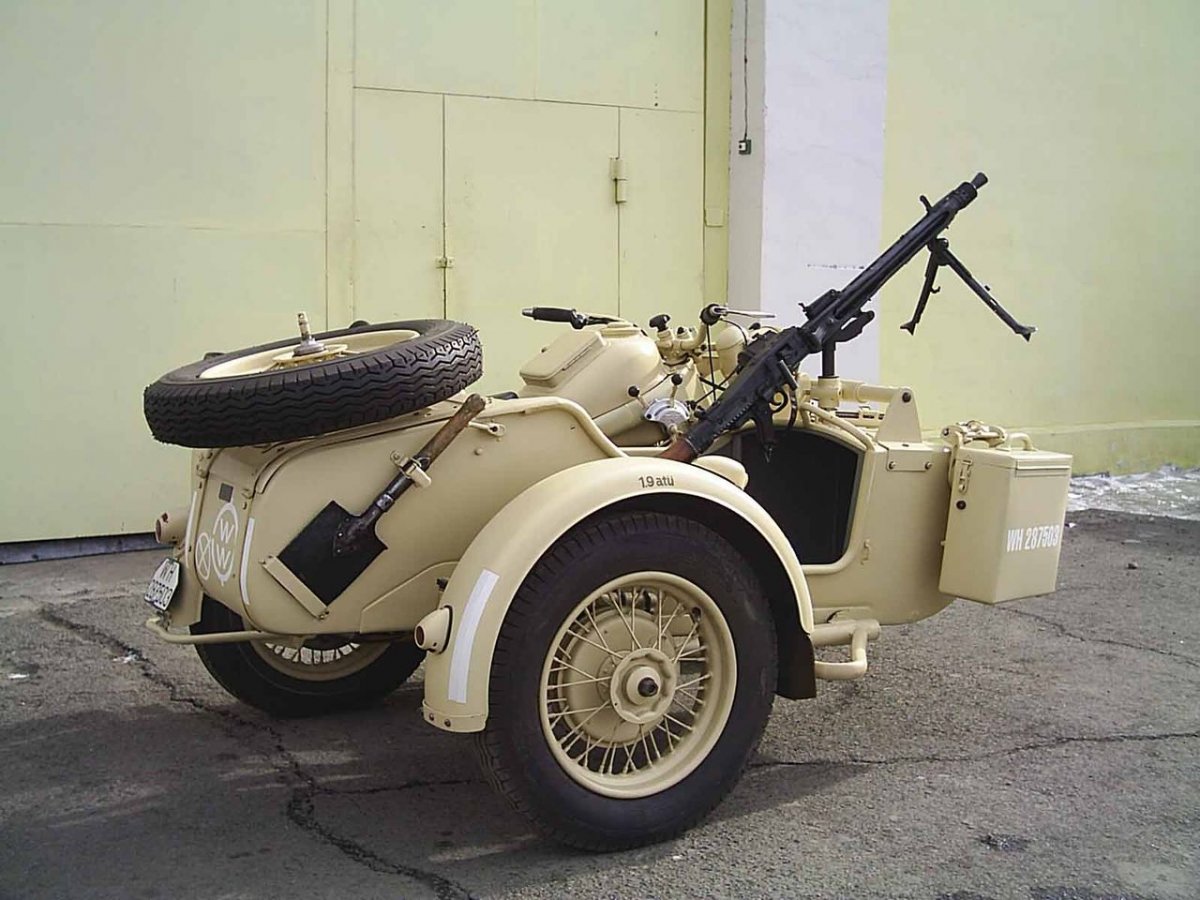 Zündapp KS 750 буксируют пушки Pak 37