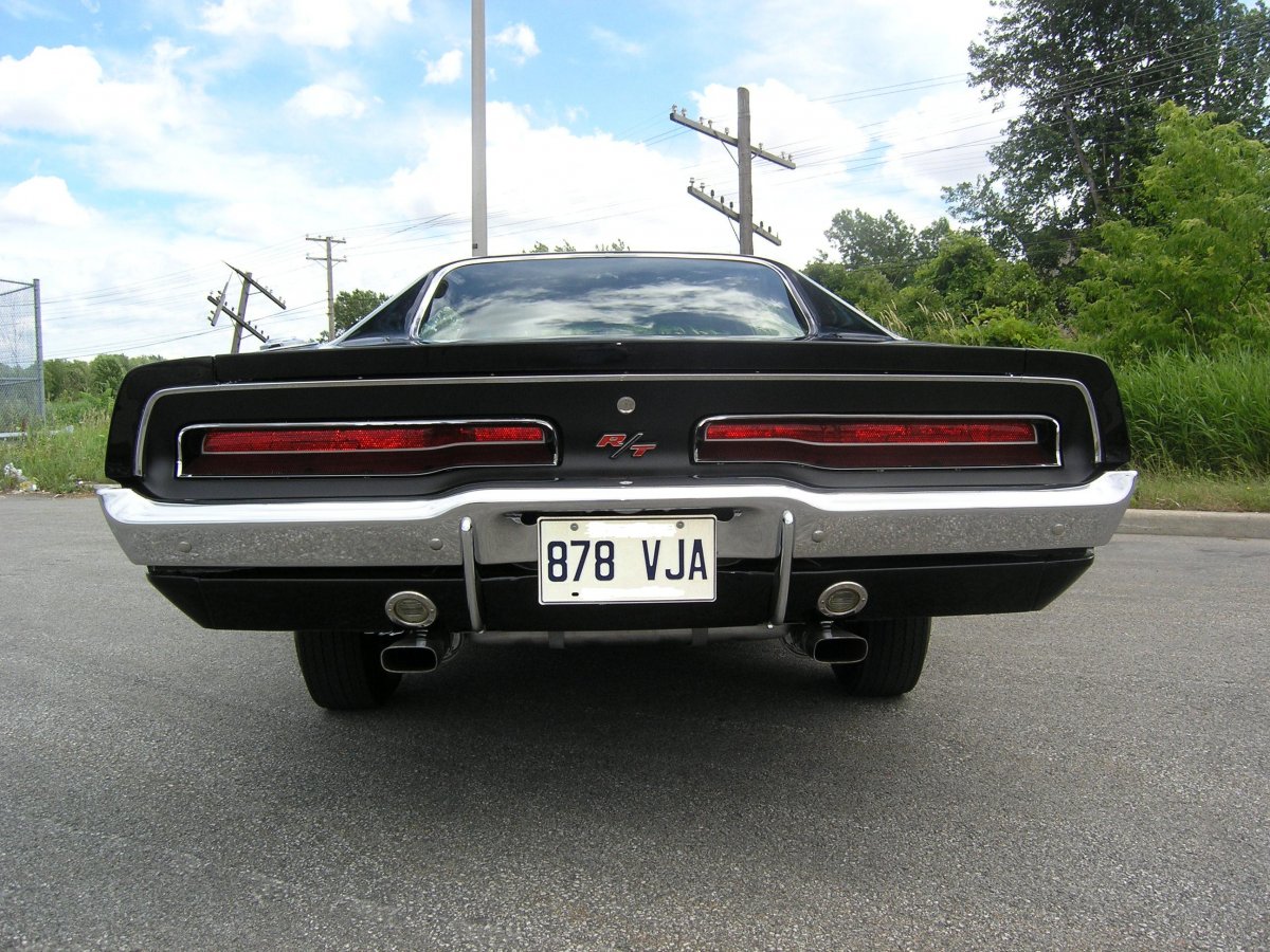 Dodge Charger 1969 сзади