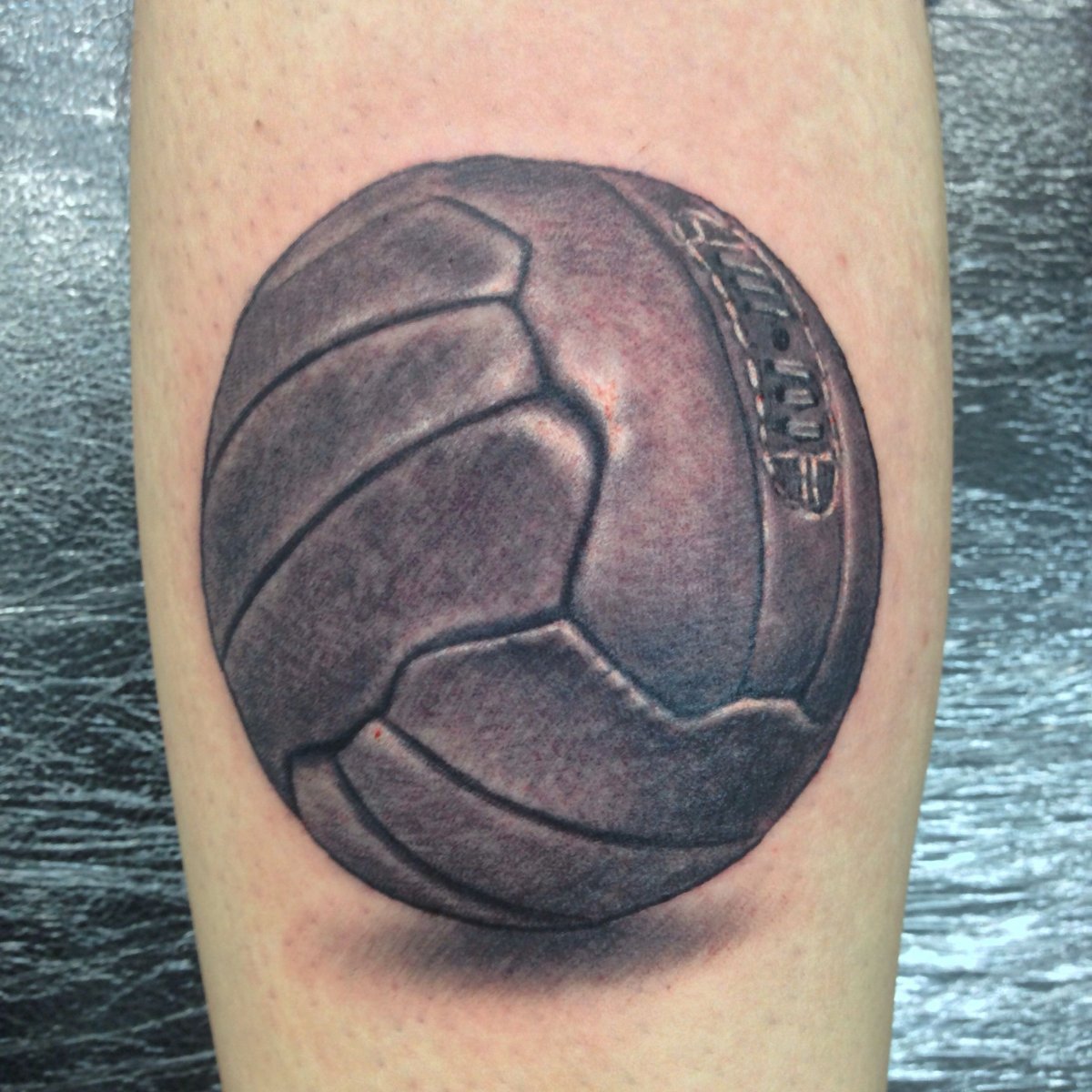 Волейбольный мячик тату